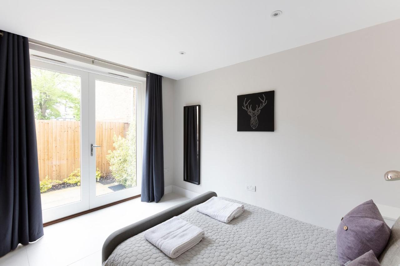 Immaculate Central Windsor Town House With Parking Exterior foto