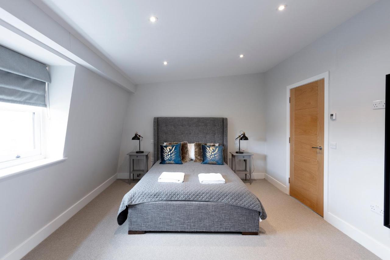 Immaculate Central Windsor Town House With Parking Exterior foto