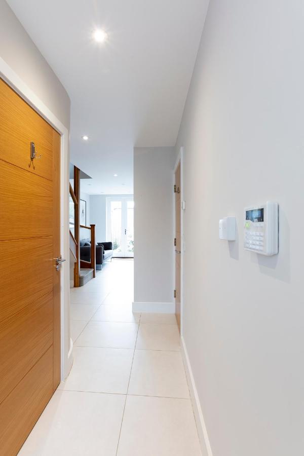Immaculate Central Windsor Town House With Parking Exterior foto
