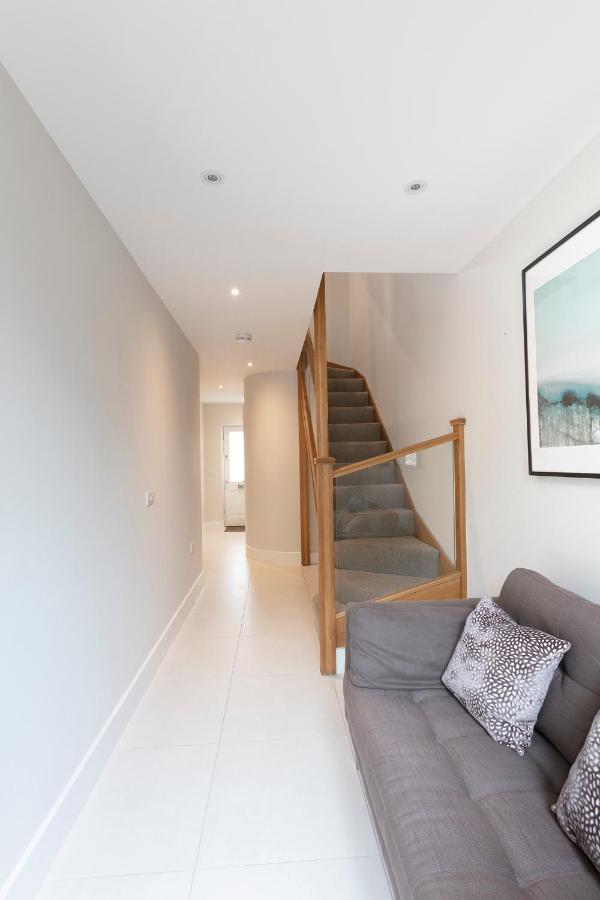Immaculate Central Windsor Town House With Parking Exterior foto